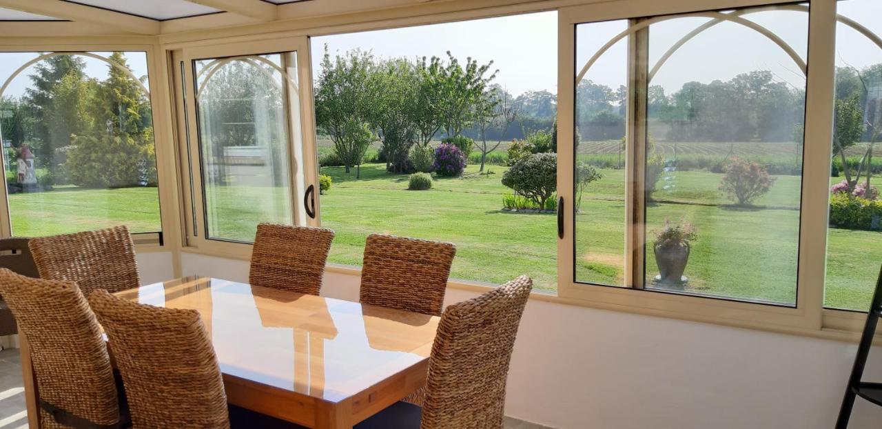Gite "Au P'Tit Tourois" De Plain-Pied Tout Confort Avec Veranda Proche D'Omaha Beach Et De Bayeux Accueillant Les Animaux Exterior photo
