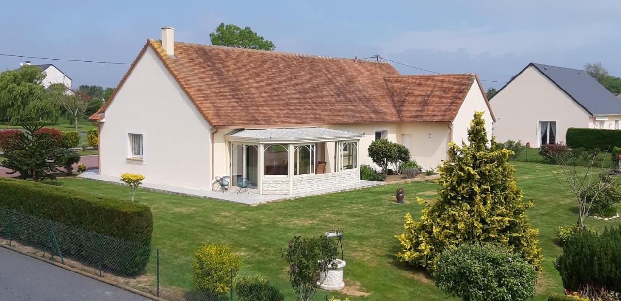 Gite "Au P'Tit Tourois" De Plain-Pied Tout Confort Avec Veranda Proche D'Omaha Beach Et De Bayeux Accueillant Les Animaux Exterior photo