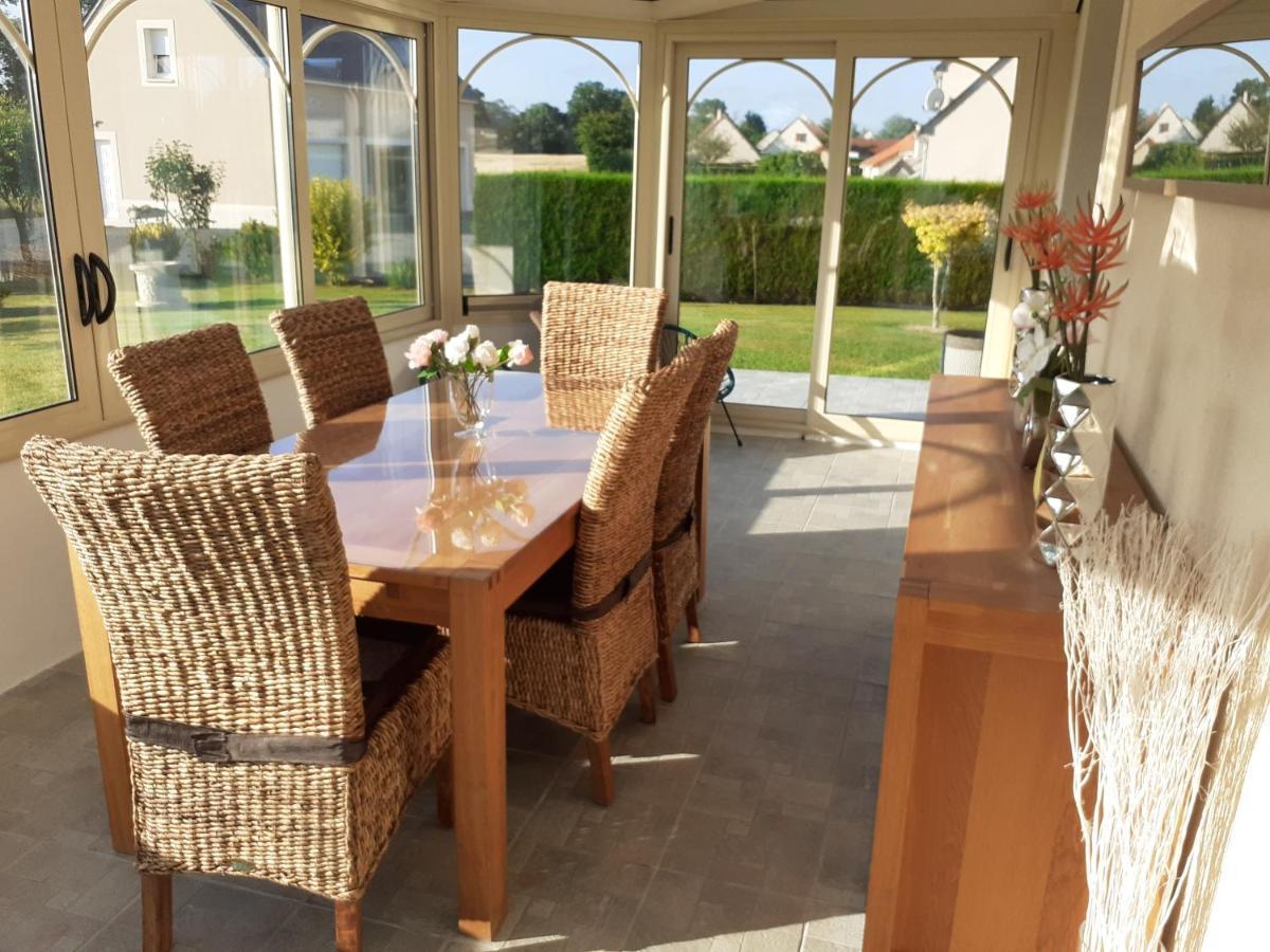Gite "Au P'Tit Tourois" De Plain-Pied Tout Confort Avec Veranda Proche D'Omaha Beach Et De Bayeux Accueillant Les Animaux Exterior photo