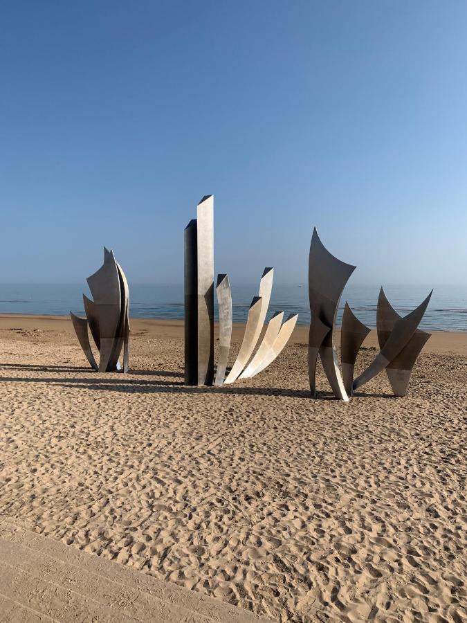 Gite "Au P'Tit Tourois" De Plain-Pied Tout Confort Avec Veranda Proche D'Omaha Beach Et De Bayeux Accueillant Les Animaux Exterior photo