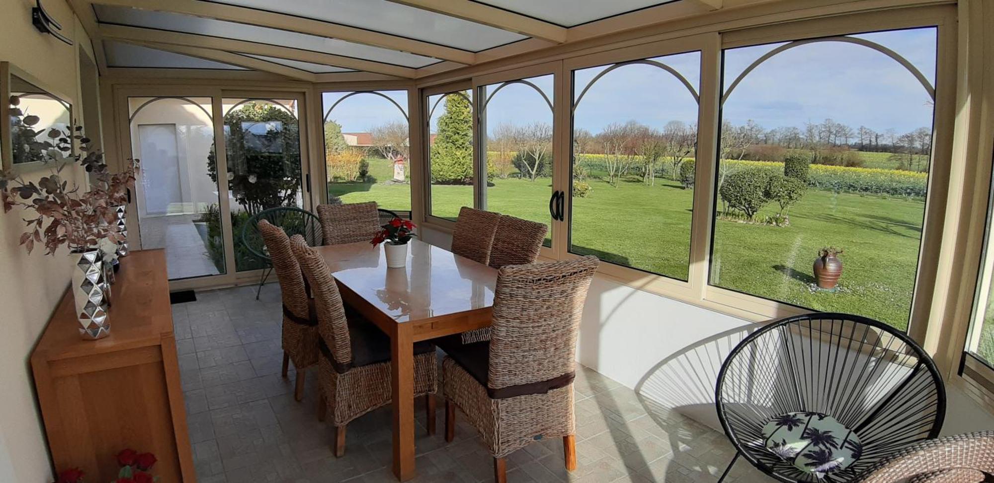 Gite "Au P'Tit Tourois" De Plain-Pied Tout Confort Avec Veranda Proche D'Omaha Beach Et De Bayeux Accueillant Les Animaux Exterior photo